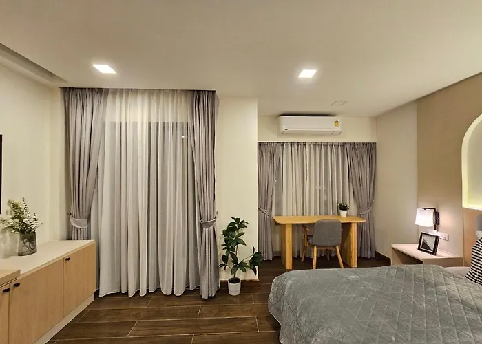 บ้านสุขใจ สามใบเถา โรงแรม Ban Kluai (Ratchaburi)