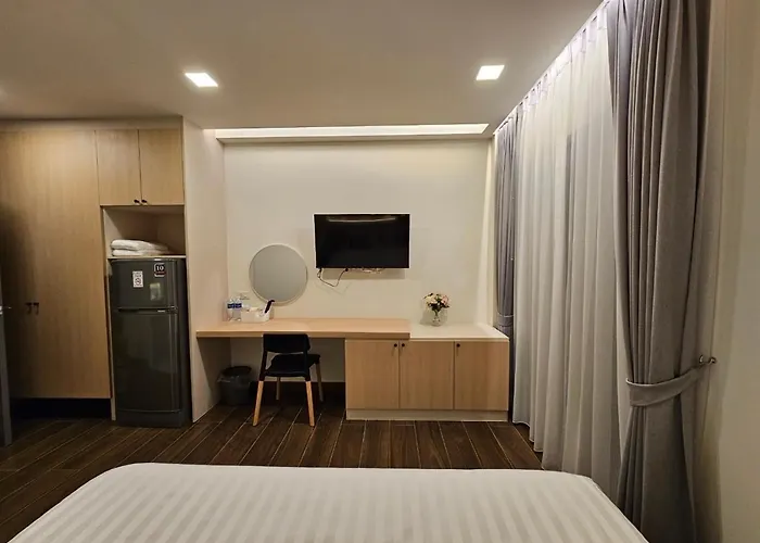 บ้านสุขใจ สามใบเถา โรงแรม Ban Kluai (Ratchaburi)